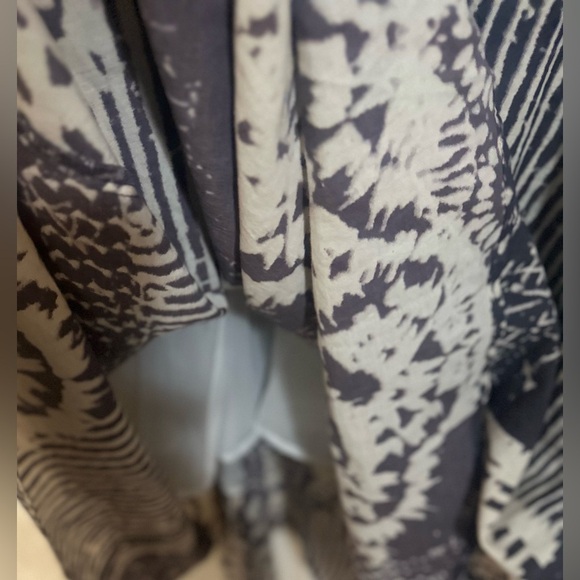 Women’s Coldwater Creek Maxi Gray Ivory Cream Bohemian Flowy Print Dress Size 8. - Picture 4 of 5